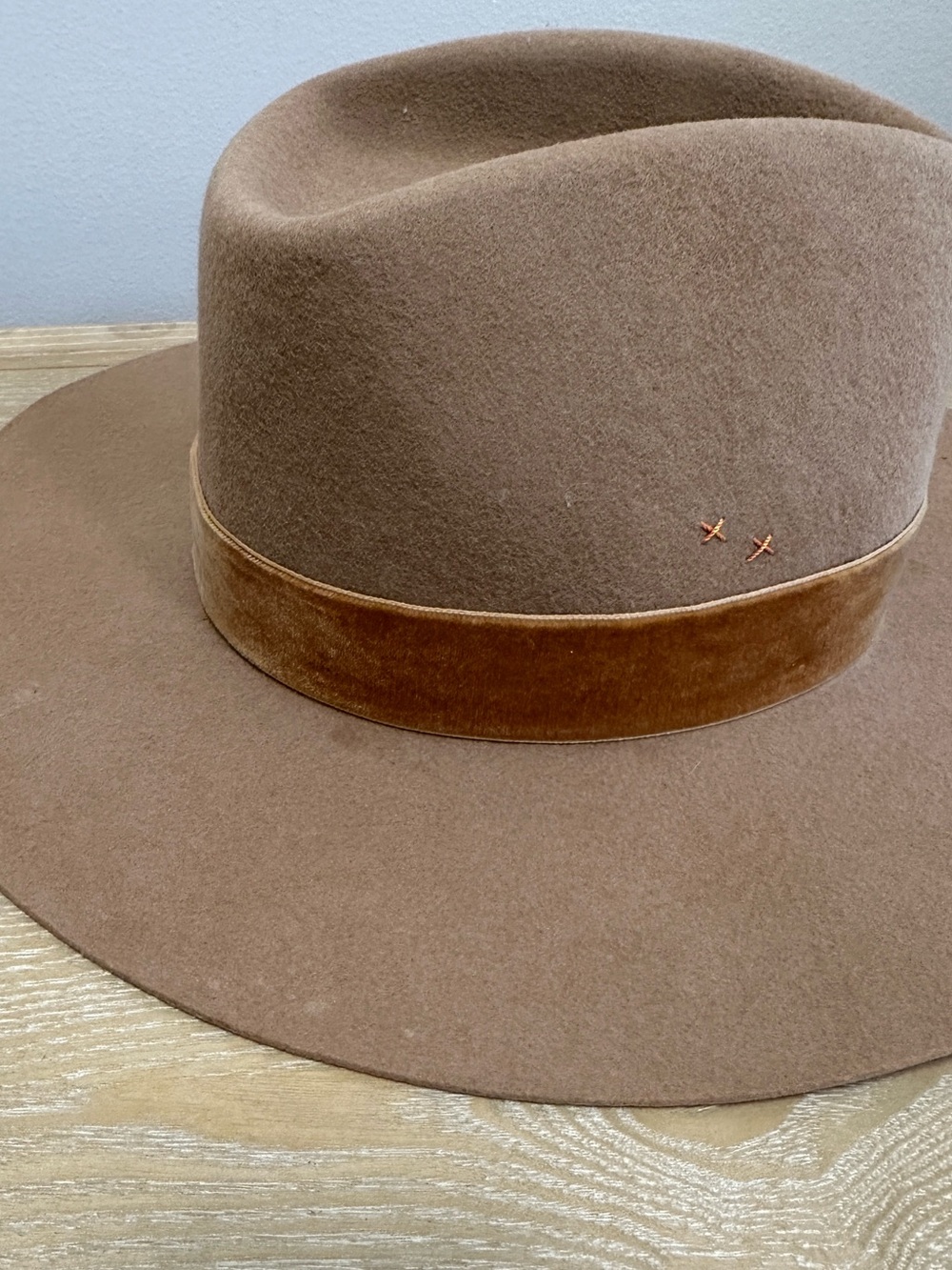 Wide Brim 100% Australian Wool Fedora Hat in Camel with Suede Band | Size Small - Picture 5 of 8